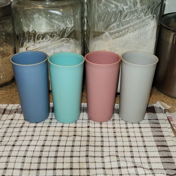 4 Vintage Tupperware Tumbler Cups - Picture 1 of 3